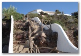 
		Barana a una escala de cala Morell / Barandilla en una escalera de cala Morell
	