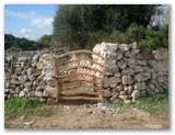 
		Barrera de tanca amb pastellera / Puerta menorquina
	