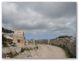 
		Barrera i parell de barreres en el lloc de Binigaus / Barrera y par de barreras en el predio de binigaus
	