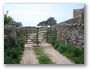 
		Barreres a un lloc de Menorca / barreras en un predio de Menorca
	