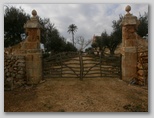 
		Barreres a una finca / Puertas en una finca
	