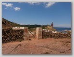 
		Barrera a cala Pregonda / Puerta en cala Pregonda
	